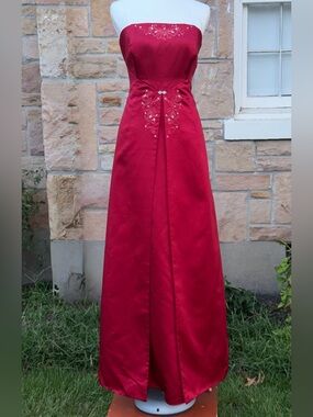 NWOT Vintage Y2K Michaelangelo Red Satin Embroidered Strapless Prom Dress 10